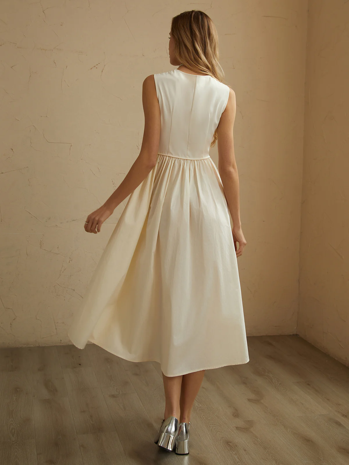 Sleeveless Pockets Pleated Midi Dress - Image 6