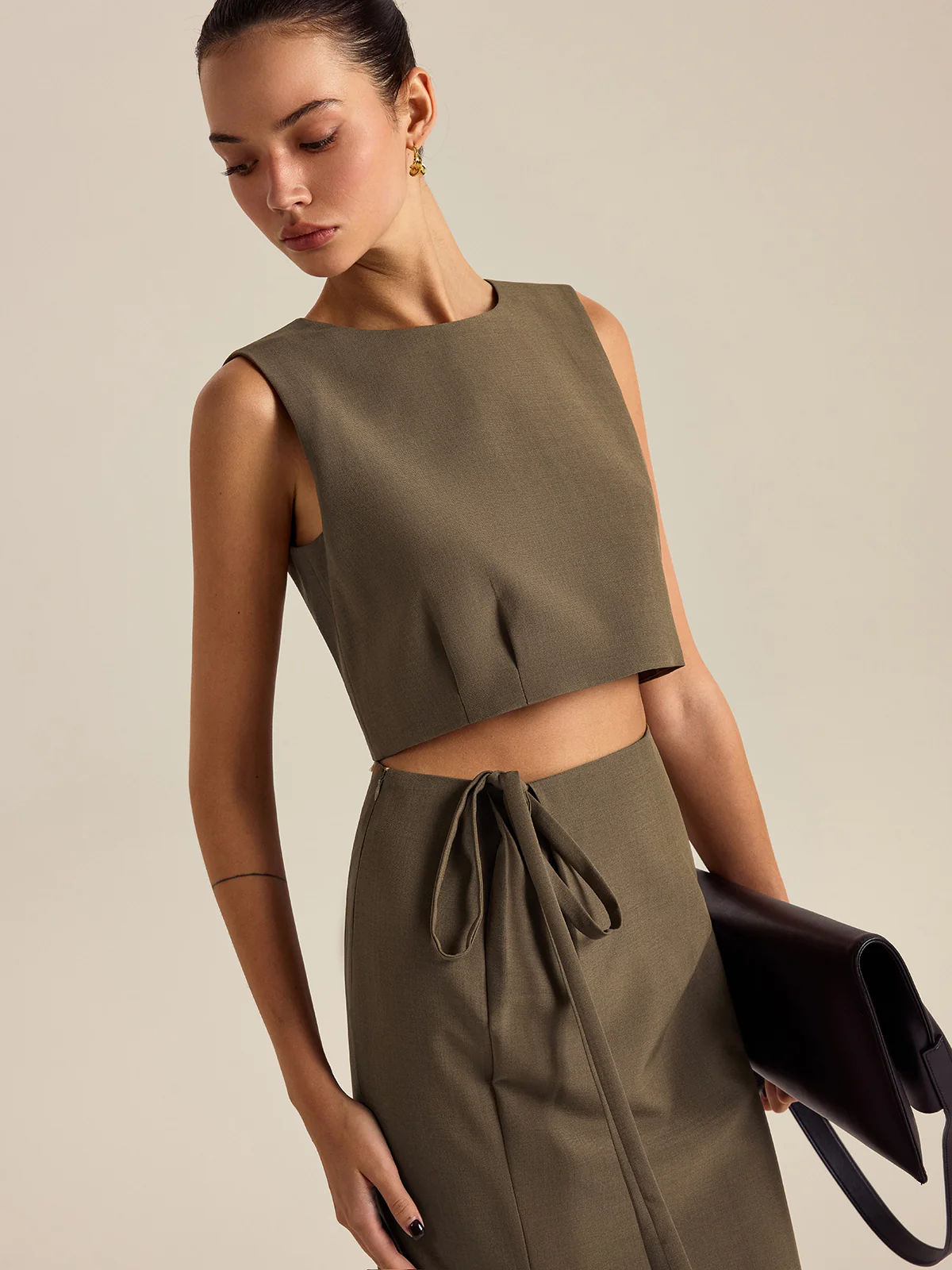 Sleeveless Round-Neck Crop Top - Image 3