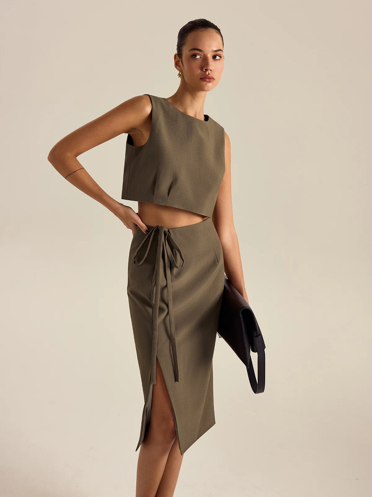 Sleeveless Round-Neck Crop Top - Image 4