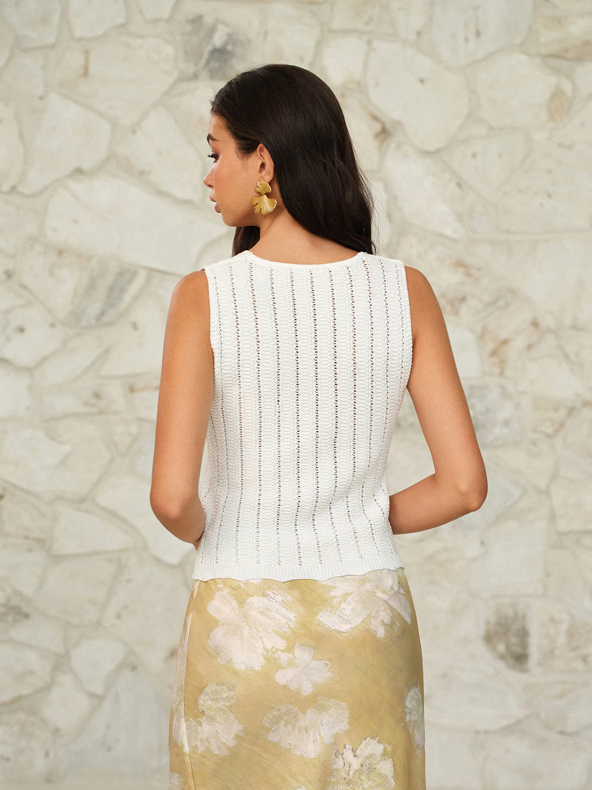 Sleeveless Sweater Vest With Flower Decoration - Image 4