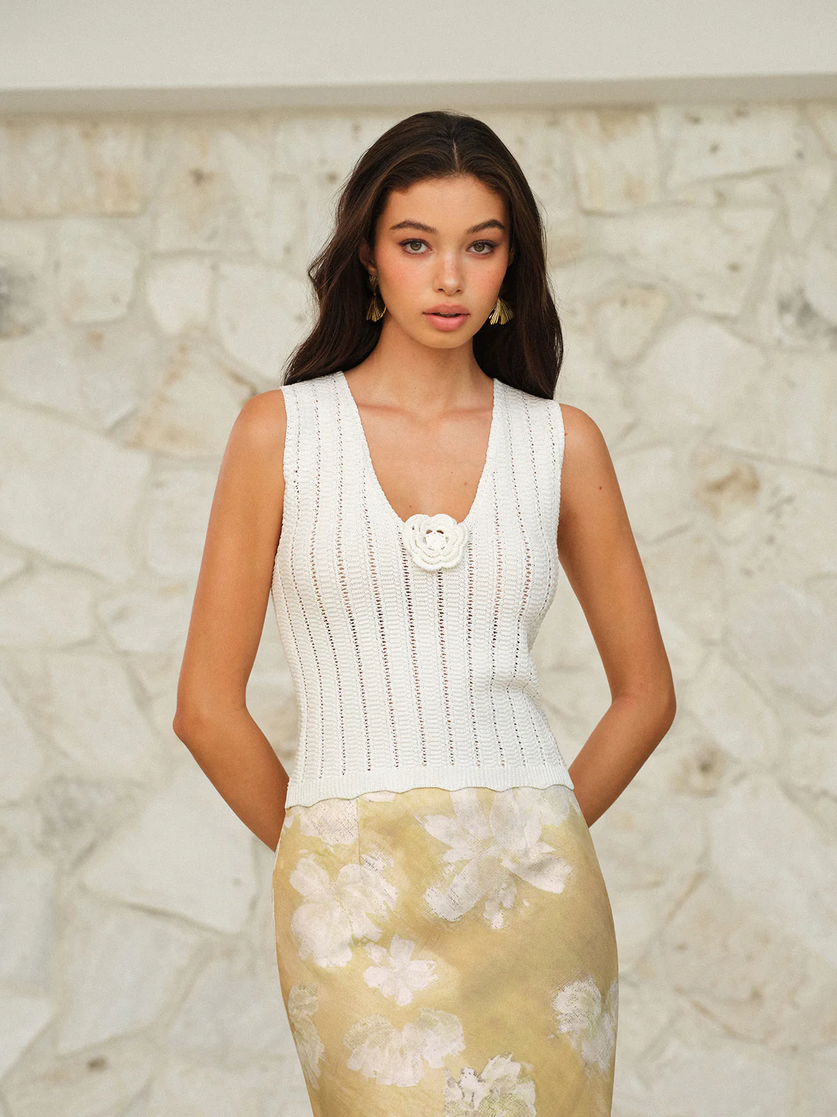 Sleeveless Sweater Vest With Flower Decoration - Image 5
