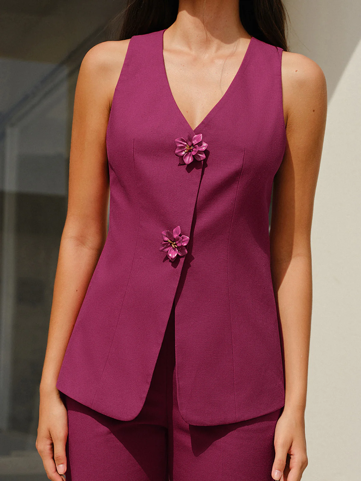 Sleeveless V-Neck Pants Set With Floral Buttons - Image 3