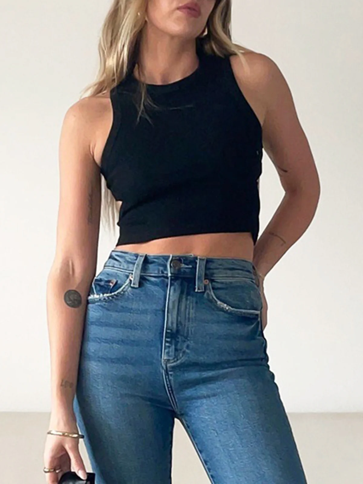 Solid Back Cutout Crop Tank Top - Image 4
