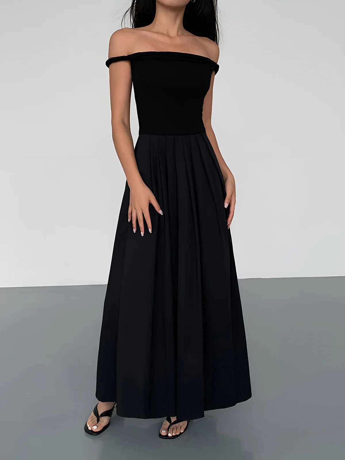 Solid Off-Shoulder Pleated Long Dress - Image 4
