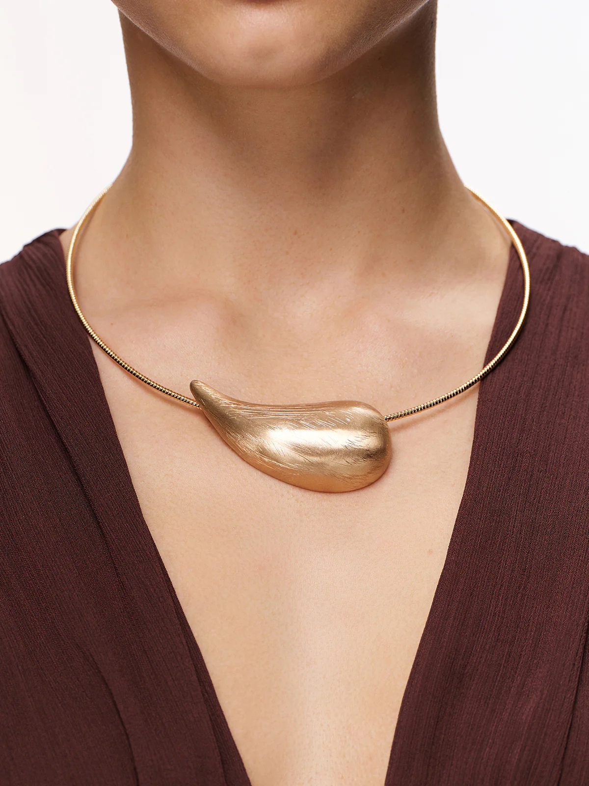 Teardrop-Shaped Choker Necklace - Image 4