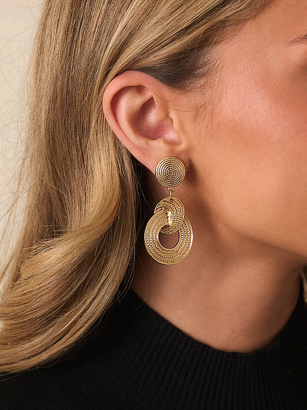 Textured Intertwined Circle Drop Earrings - Image 3