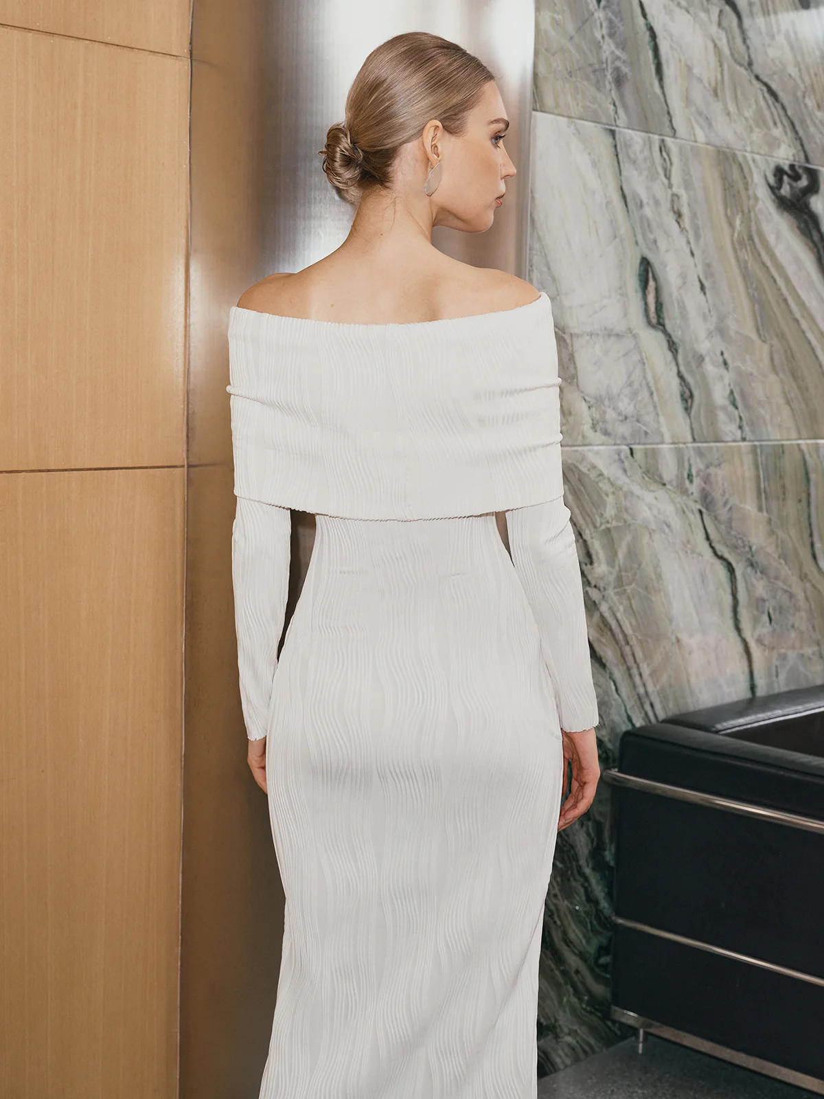 Textured Off-Shoulder Mermaid Hem Midi Dress - Image 3