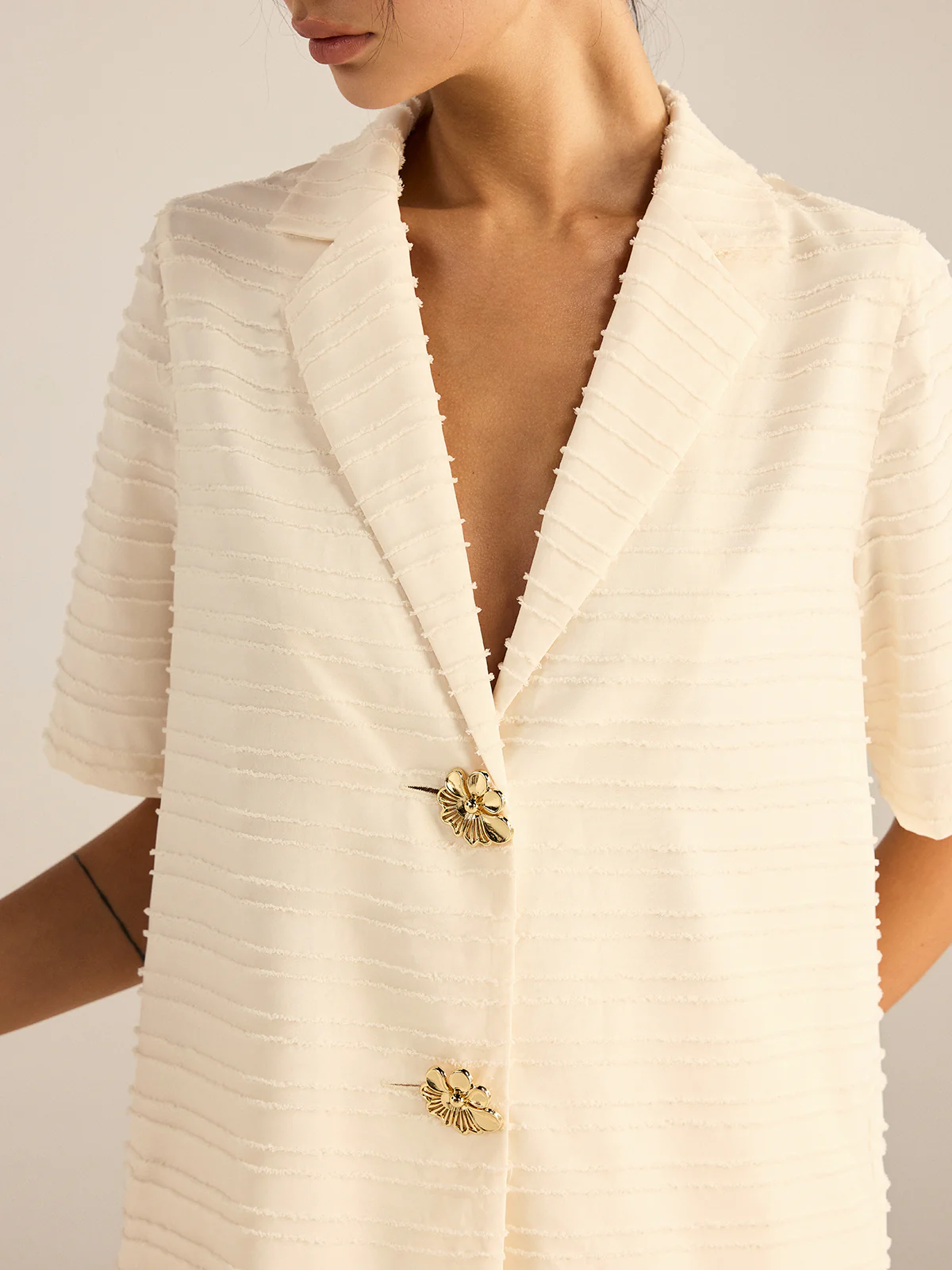 Textured Short-Sleeve Blazer and Shorts Set - Image 6