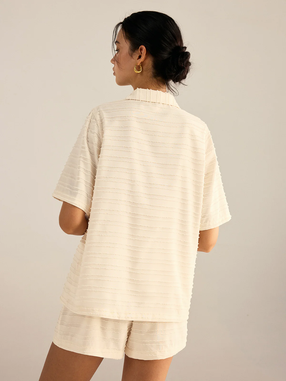 Textured Short-Sleeve Blazer and Shorts Set - Image 7