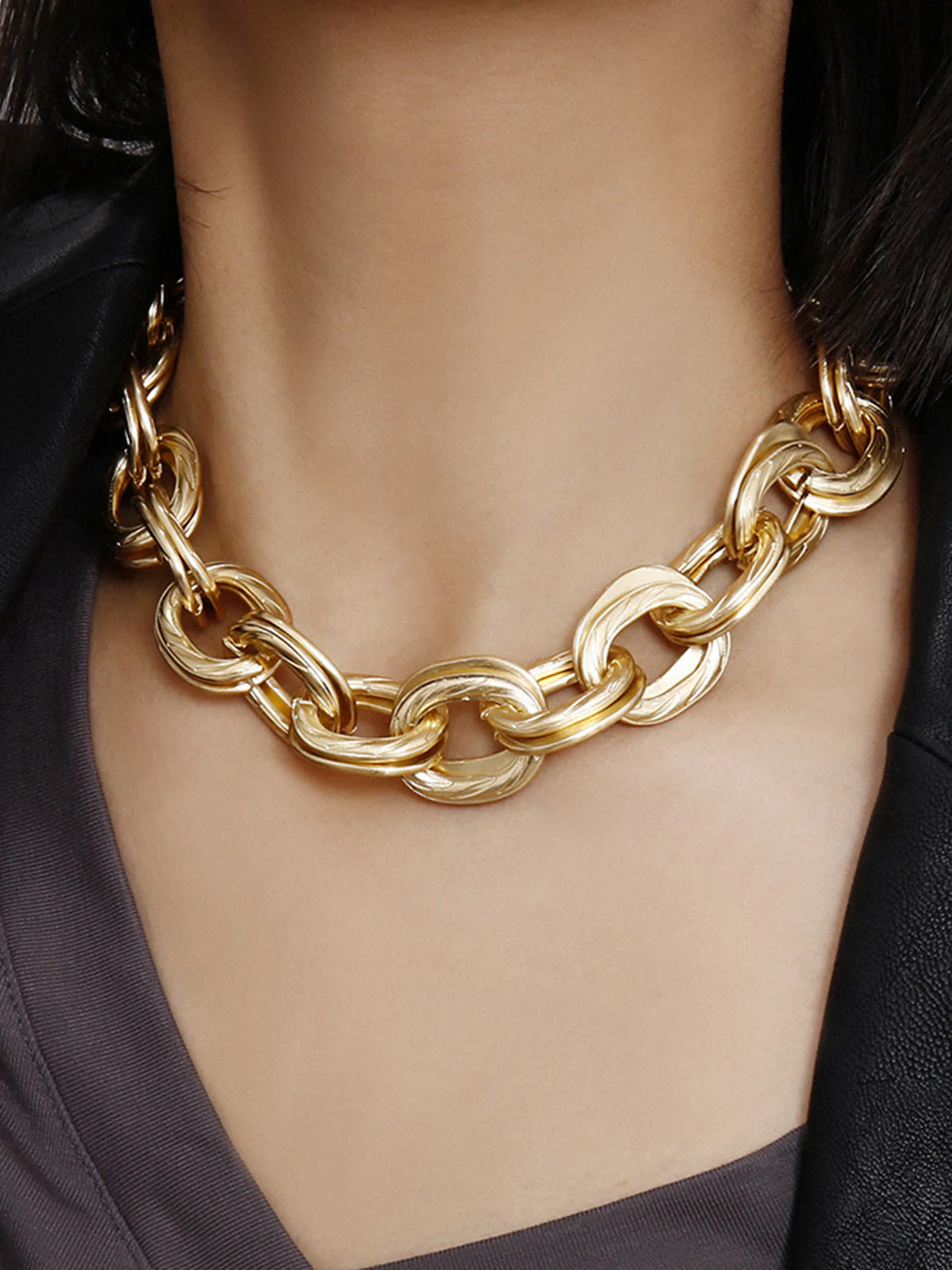 Thick Golden Link Necklace - Image 3