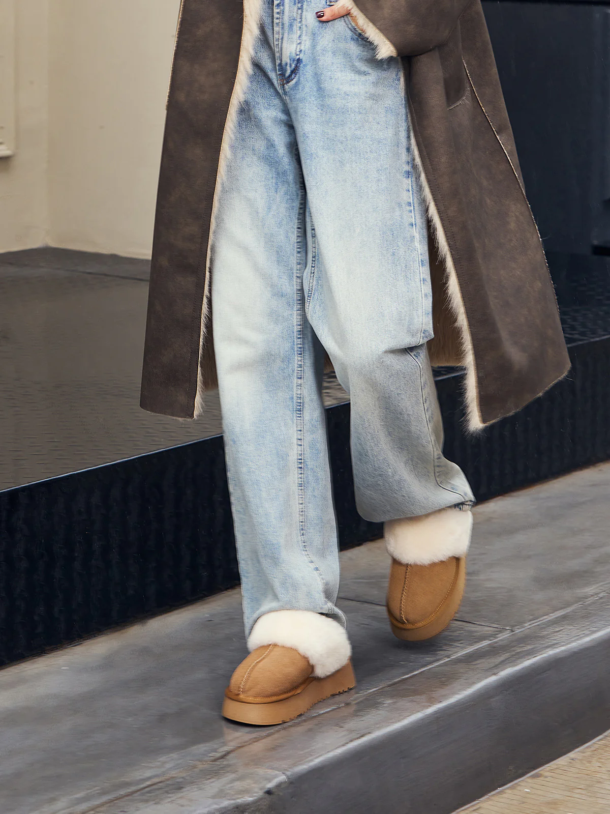 Thick Sole Fleecing Slippers Boots - Image 3