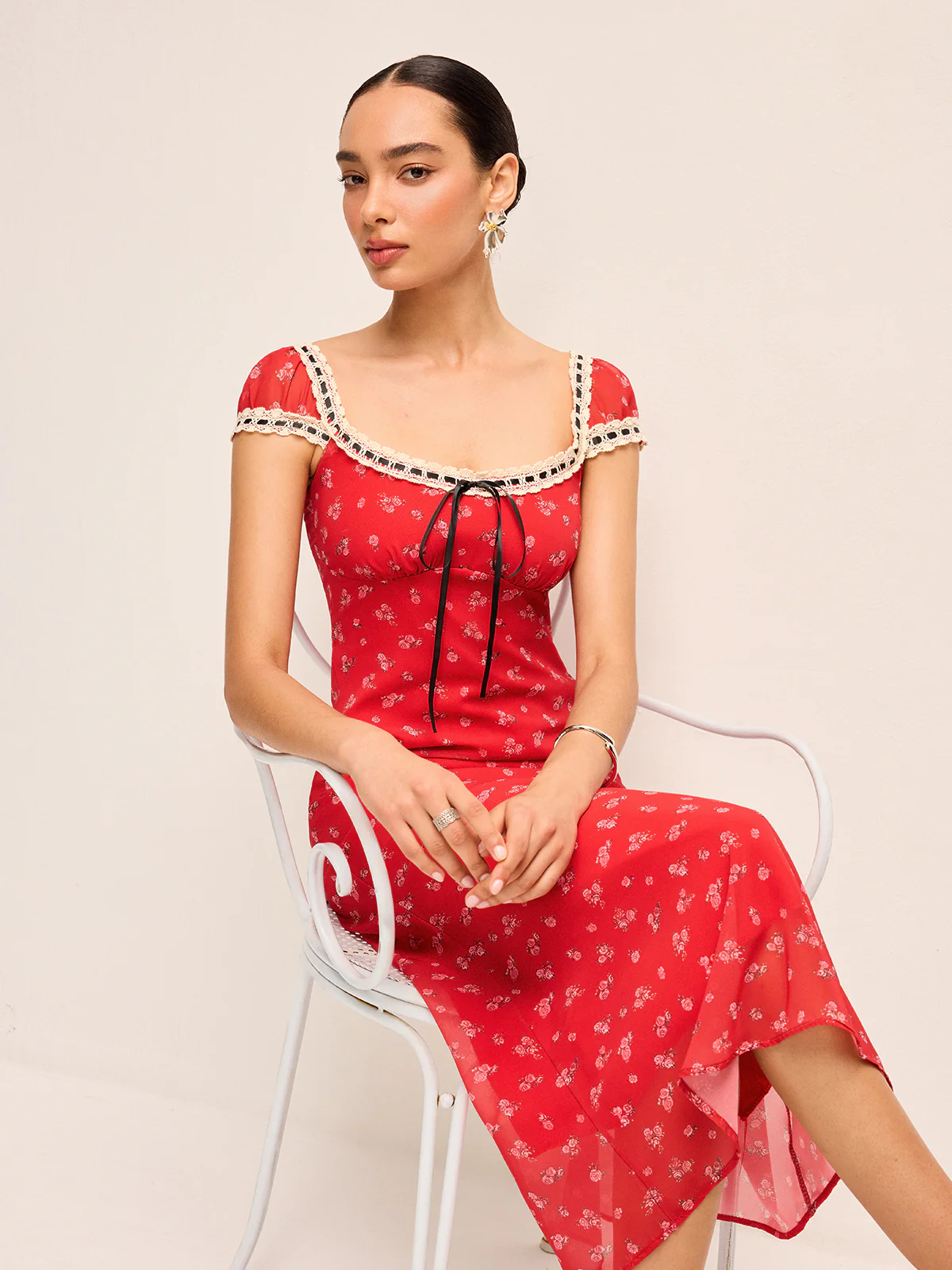 Floral Print Midi Dress with Lace Trim - Image 4