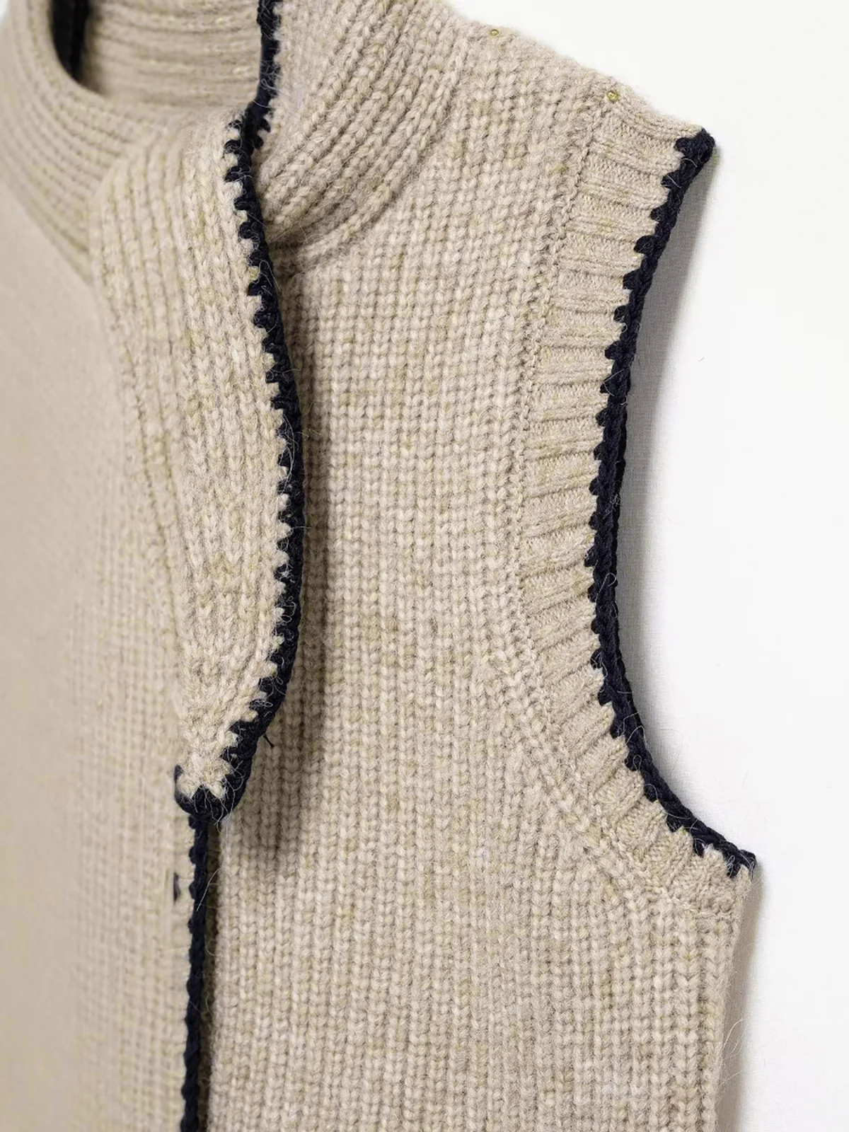 Tie Neck Contrast Trim Button Sweater Vest - Image 2
