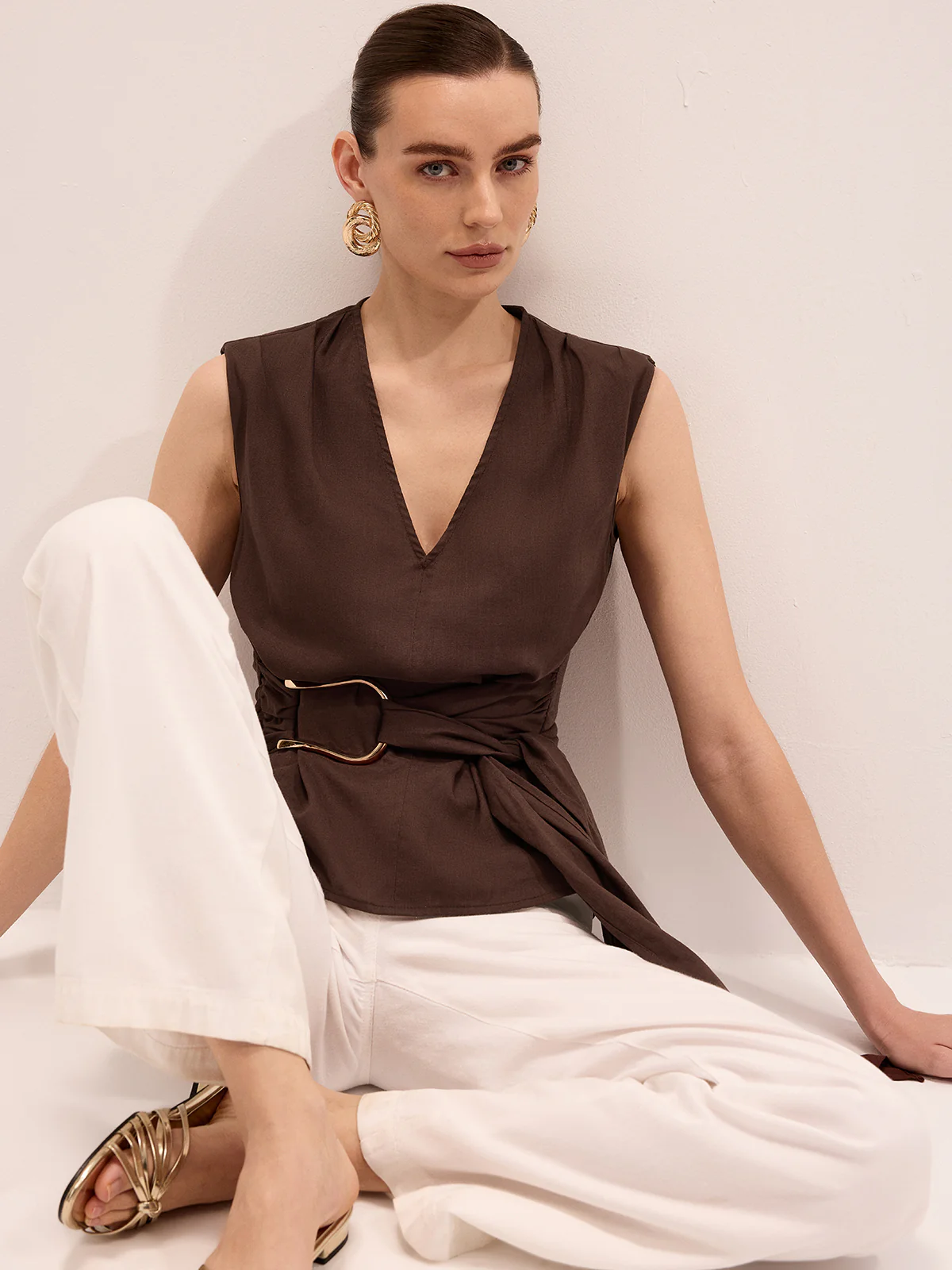 Tie-Waist V-Neck Linen Blend Sleeveless Blouse - Image 3