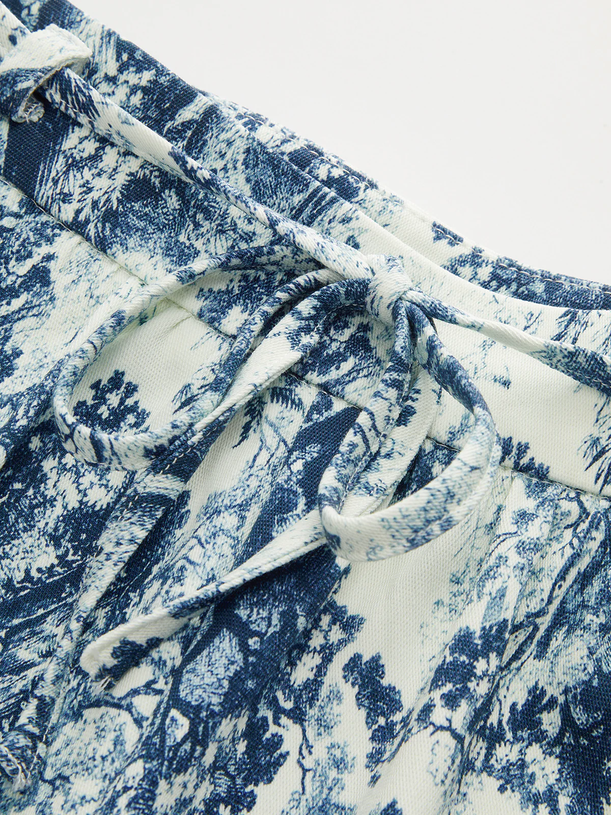 Toile Print Tie Waist Casual Shorts - Image 3
