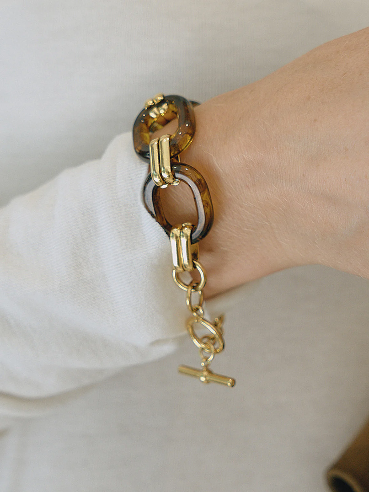 Tortoiseshell Resin Chain Link Toggle Bracelet - Image 2