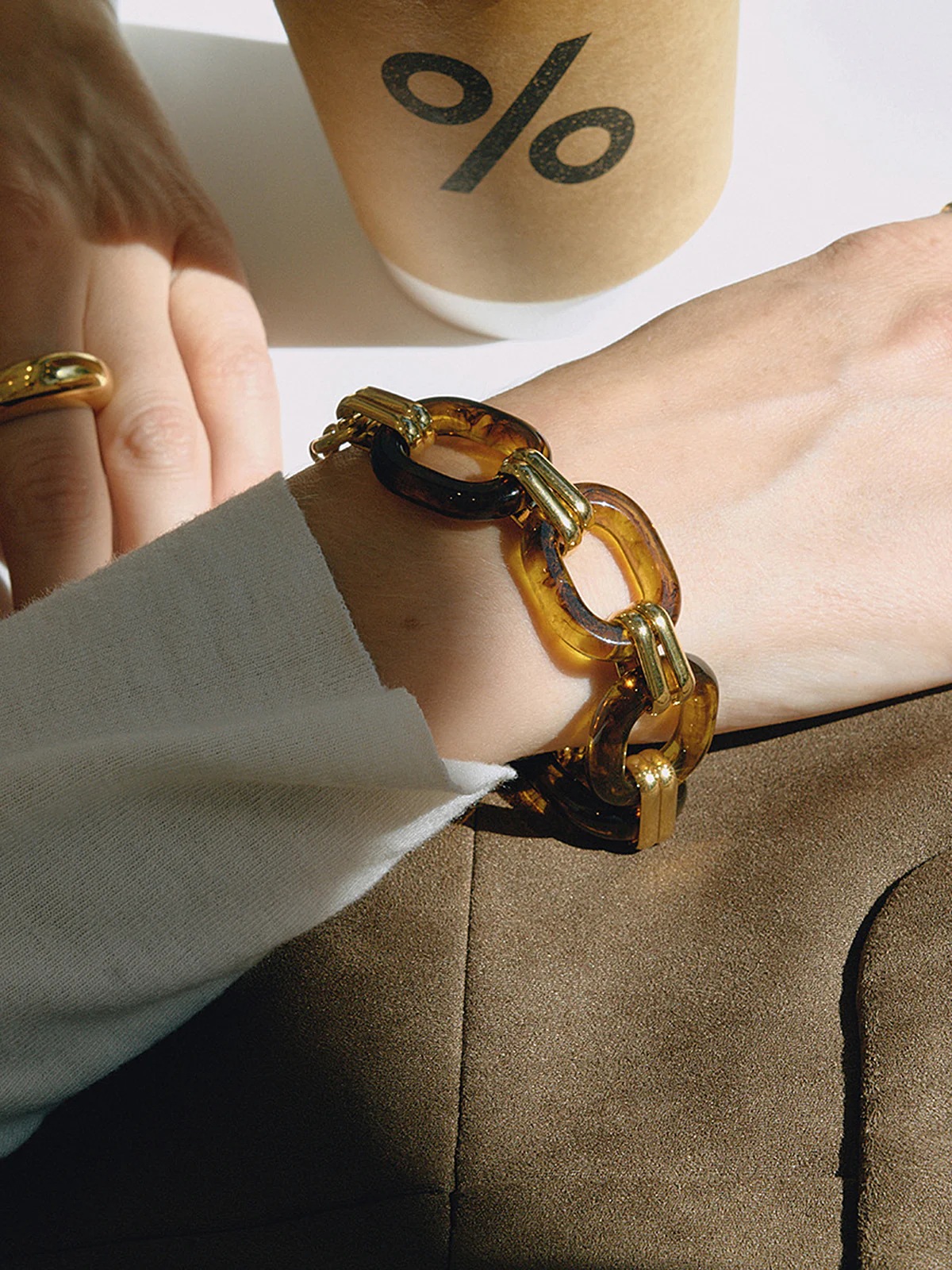 Tortoiseshell Resin Chain Link Toggle Bracelet - Image 3