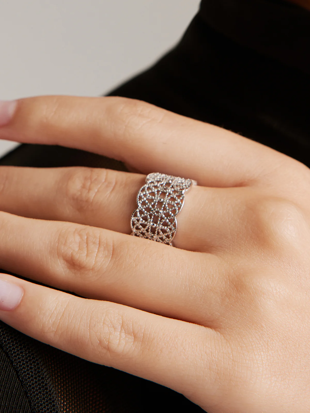 Tunnel Metal Lace Open Ring - Image 5