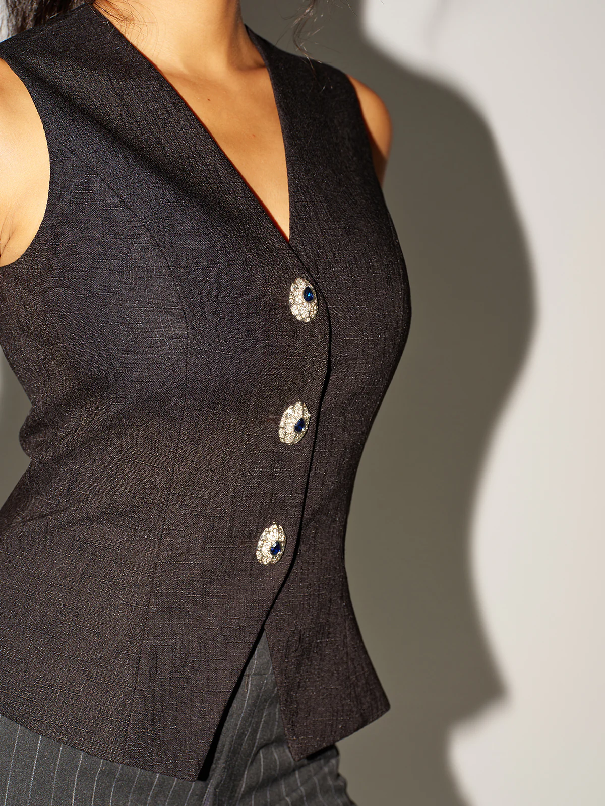 Tweed V-Neck Buttoned Fitted Vest - Image 5