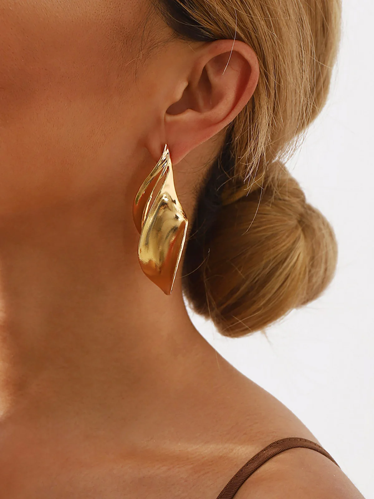 Twisted Leaf-Shaped Drop Earrings - Image 3