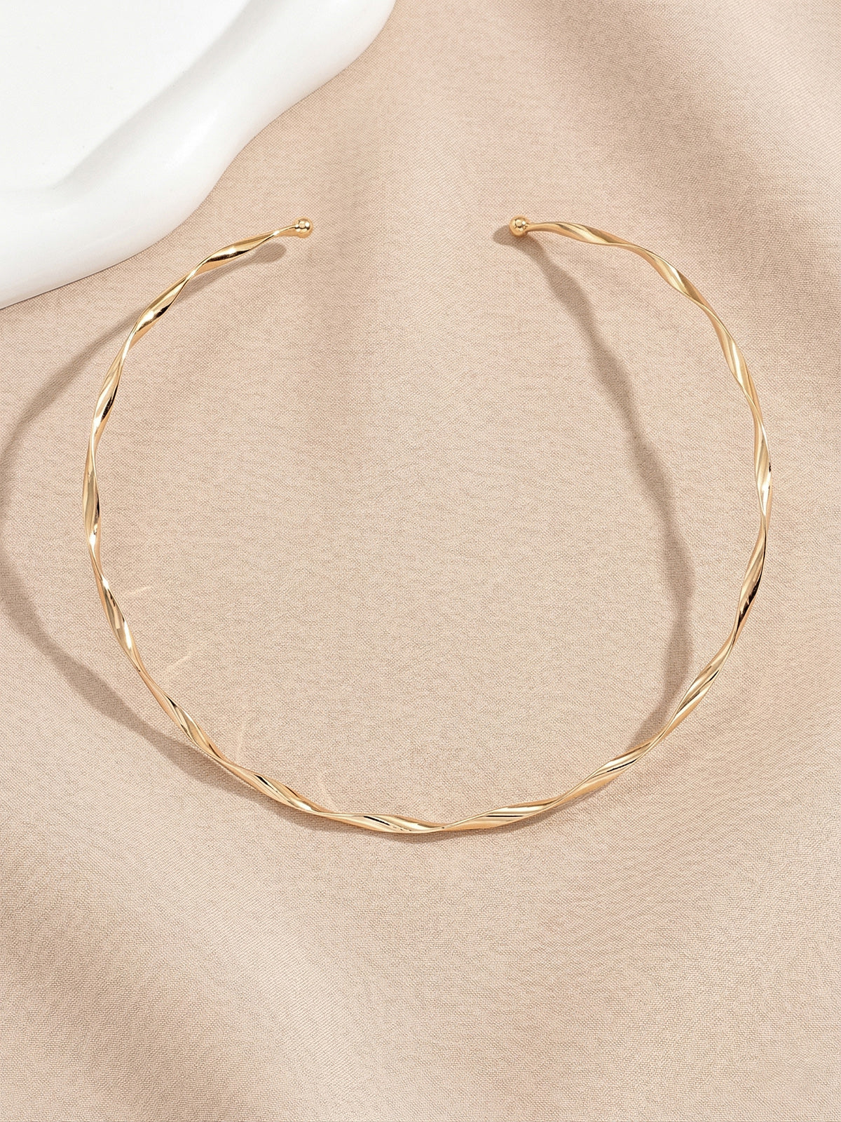 Twisted Minimalist Choker Necklace - Image 2