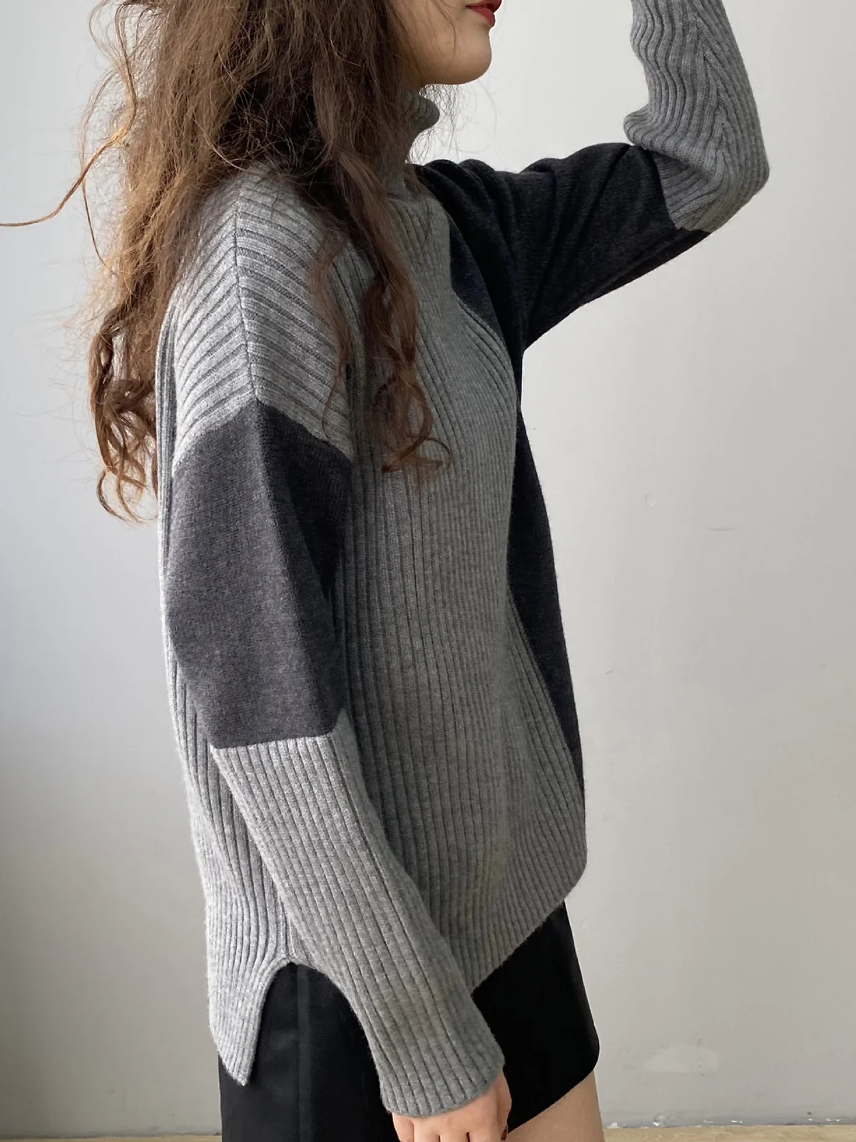 Two Tone Colorblock High Neck Ribbed Knit Sweater - Image 4