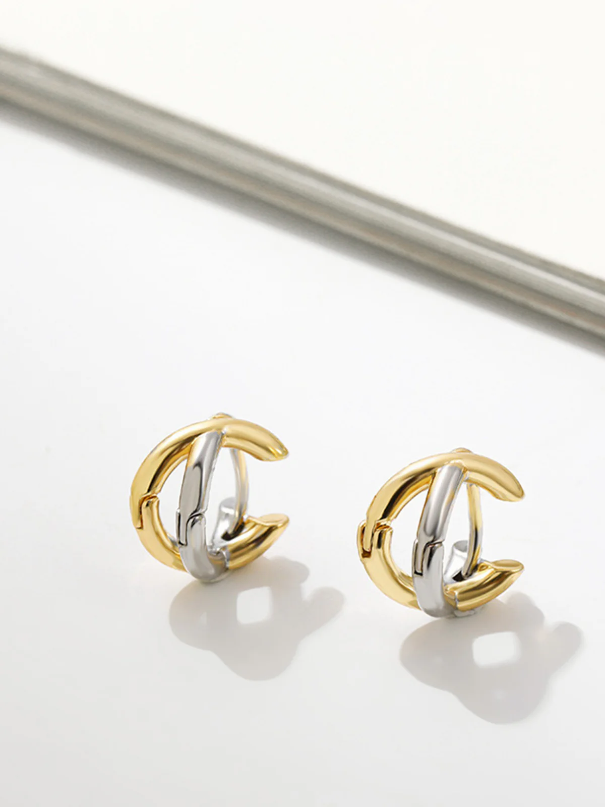 Two-Tone Criss Cross Ear Cuff - Image 3