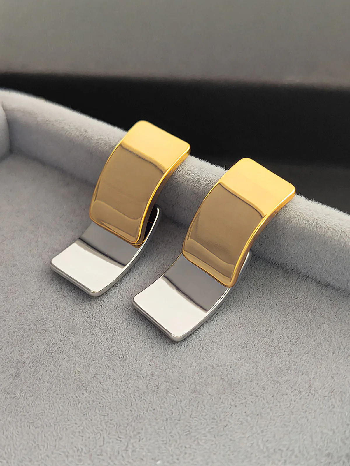 Two-Tone Minimalist Hoop Earrings - Image 3
