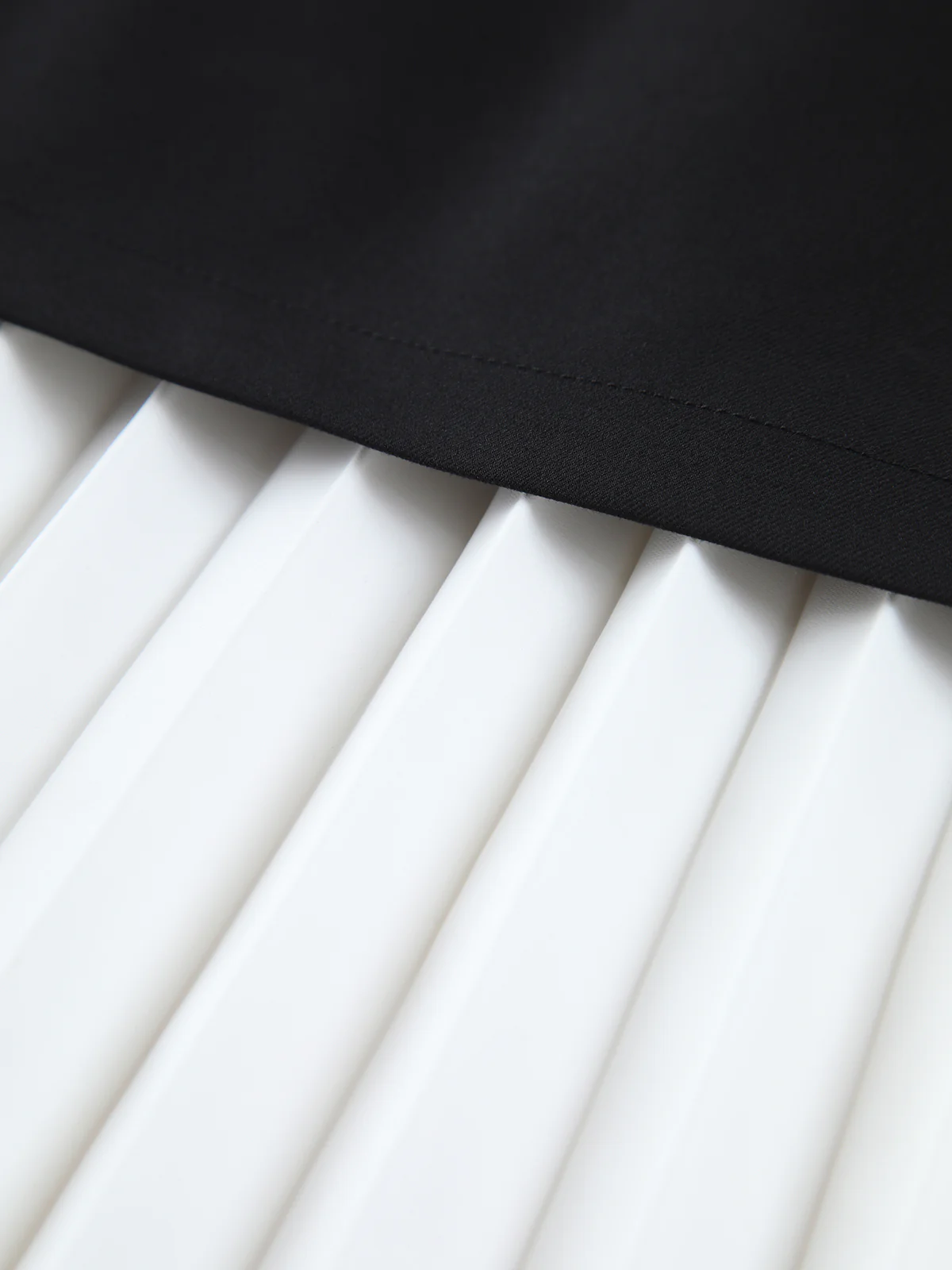 Two Tone Pleated Long Skirt - Image 4