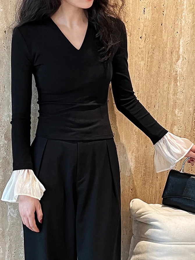 V-Neck Contrast Ruffle-Cuff T-Shirt - Image 3