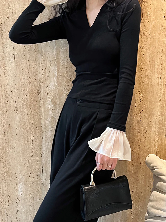 V-Neck Contrast Ruffle-Cuff T-Shirt - Image 6