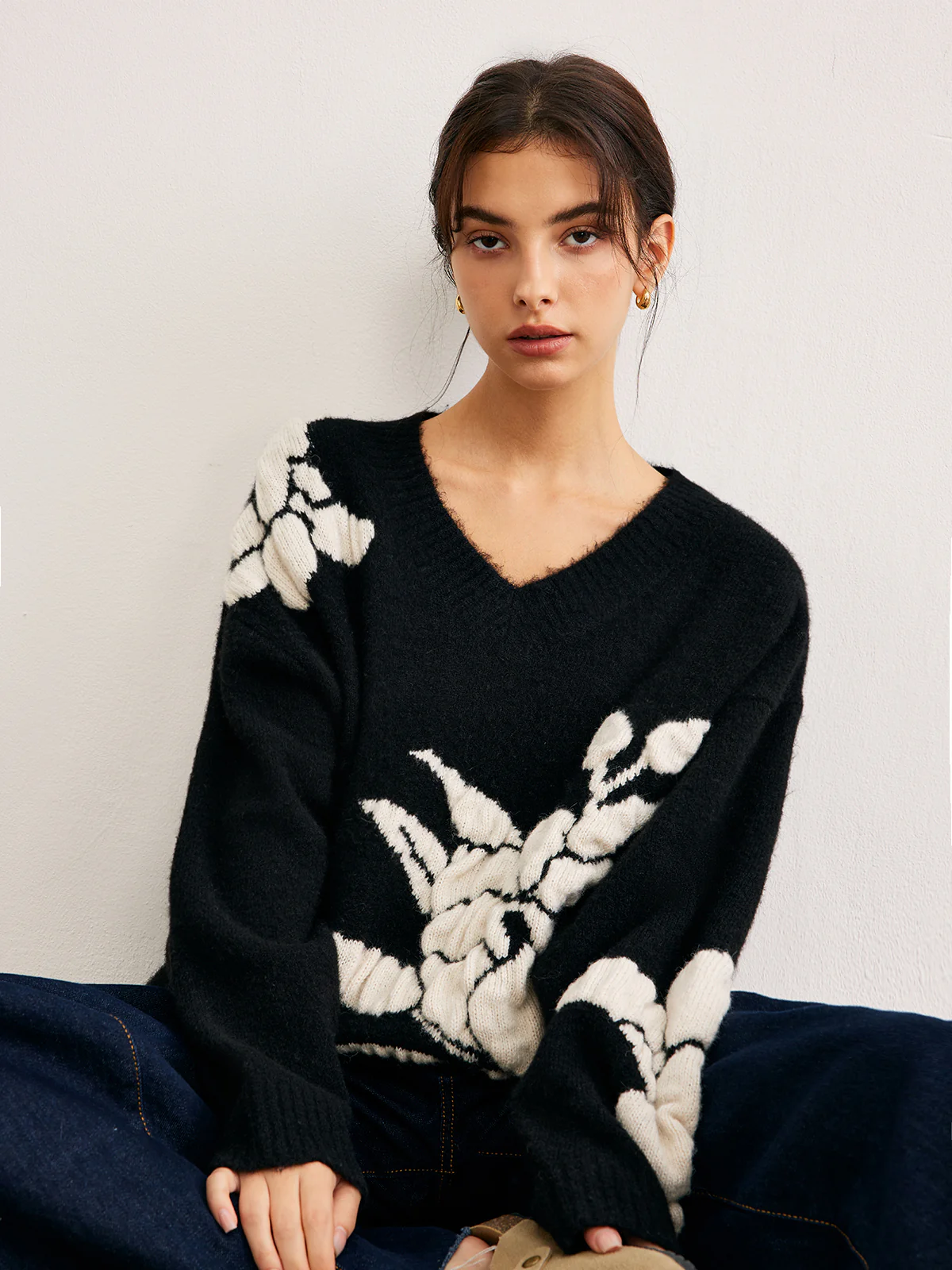 V-Neck Knit-Floral Shift Sweater - Image 3