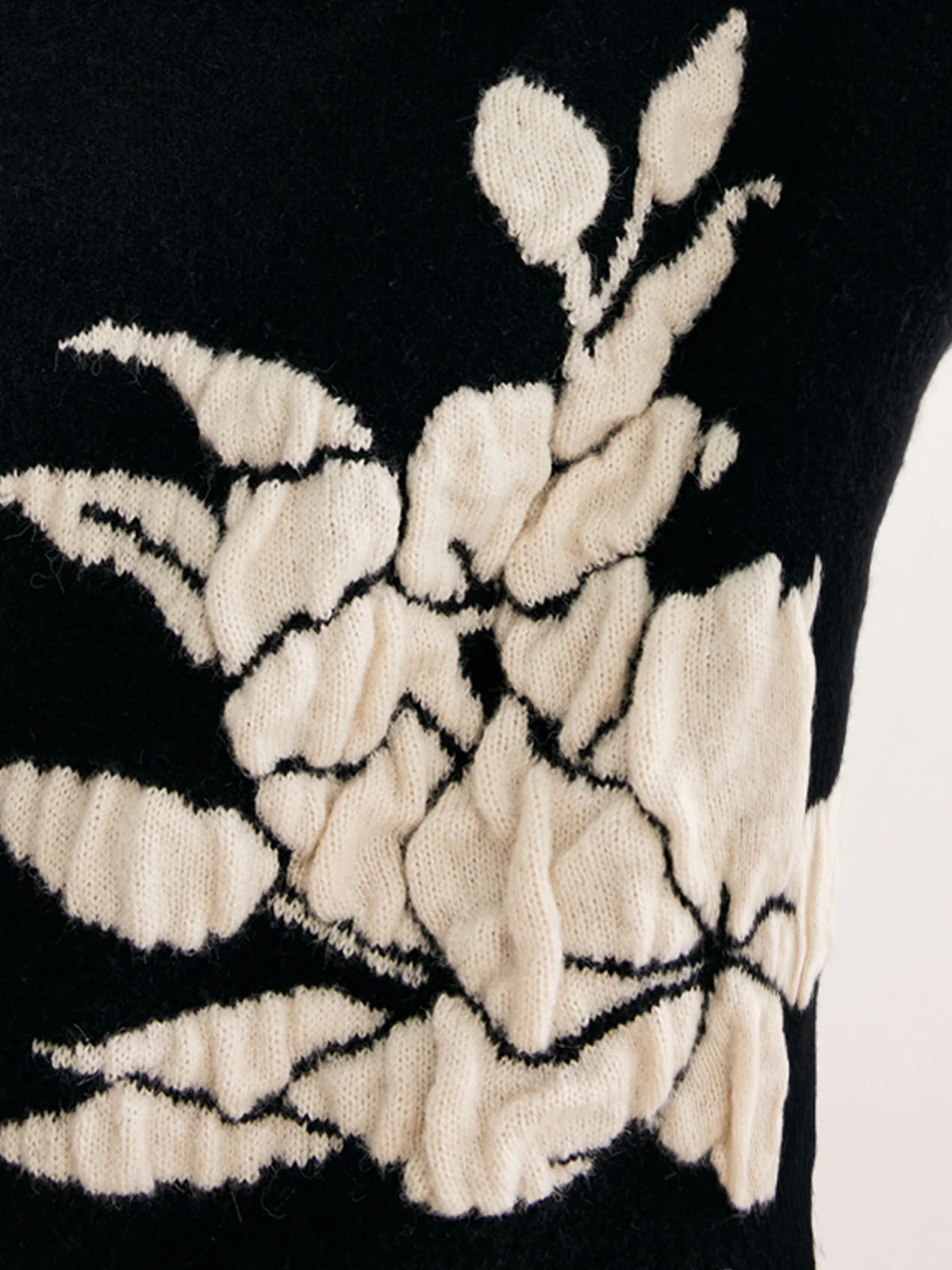 V-Neck Knit-Floral Shift Sweater - Image 5