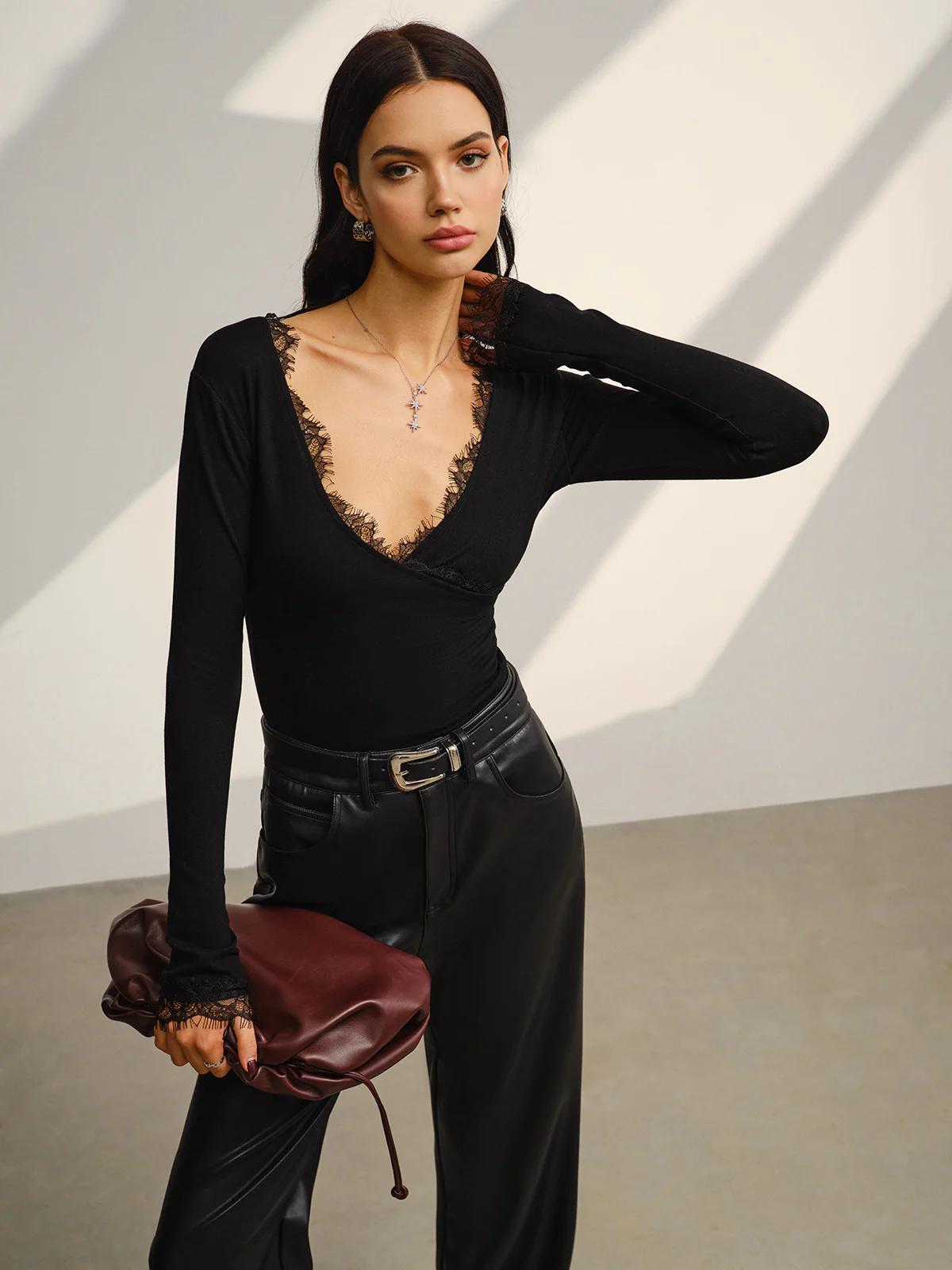 V-Neck Lace Trim Skinny T-Shirt - Image 4