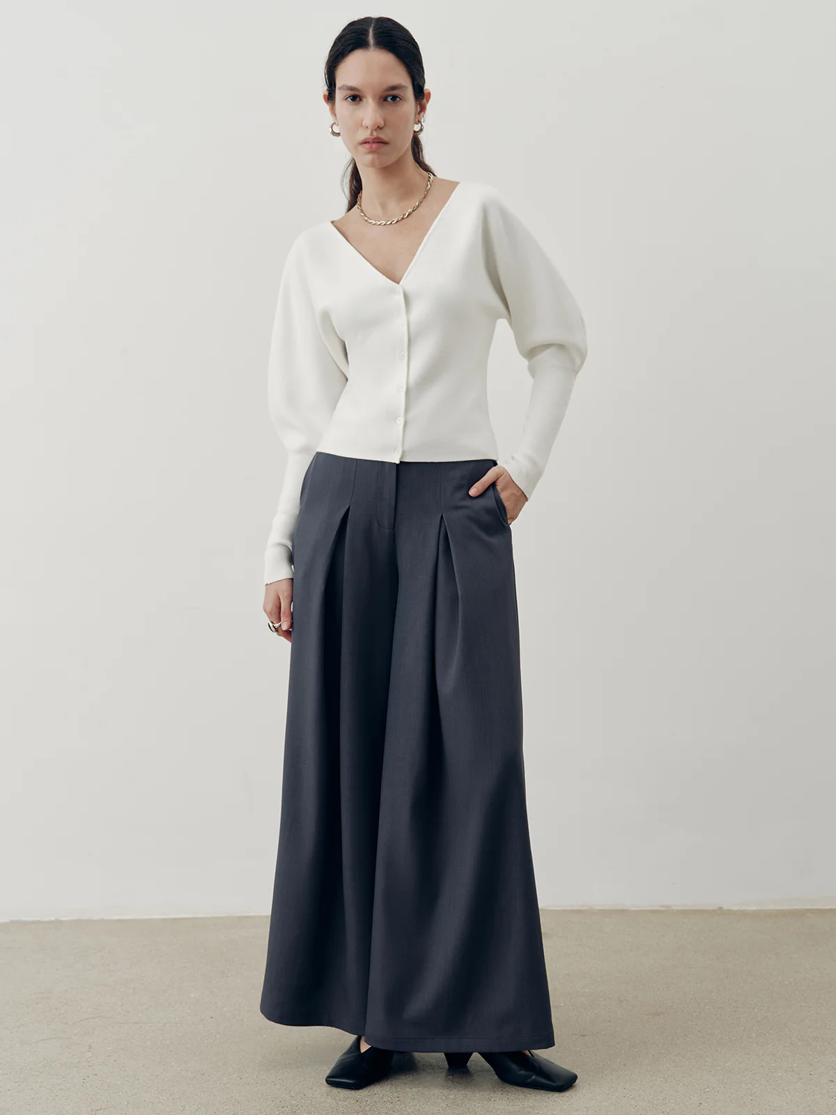V-Neck Leg-Of-Mutton Sleeve Cardigan - Image 5
