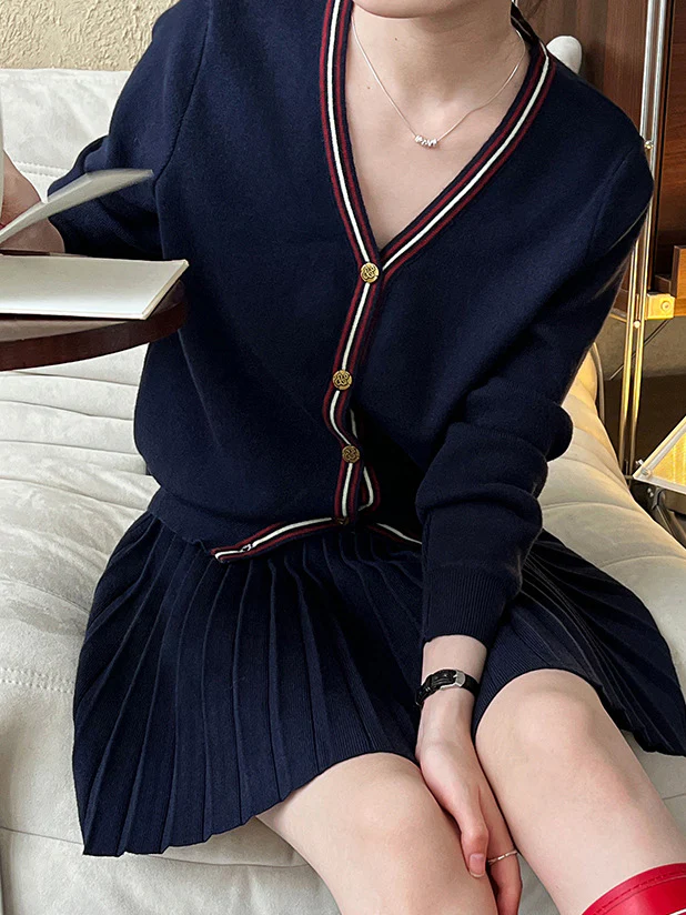 V-Neck Pleated Jersey Skirt Set - Image 4