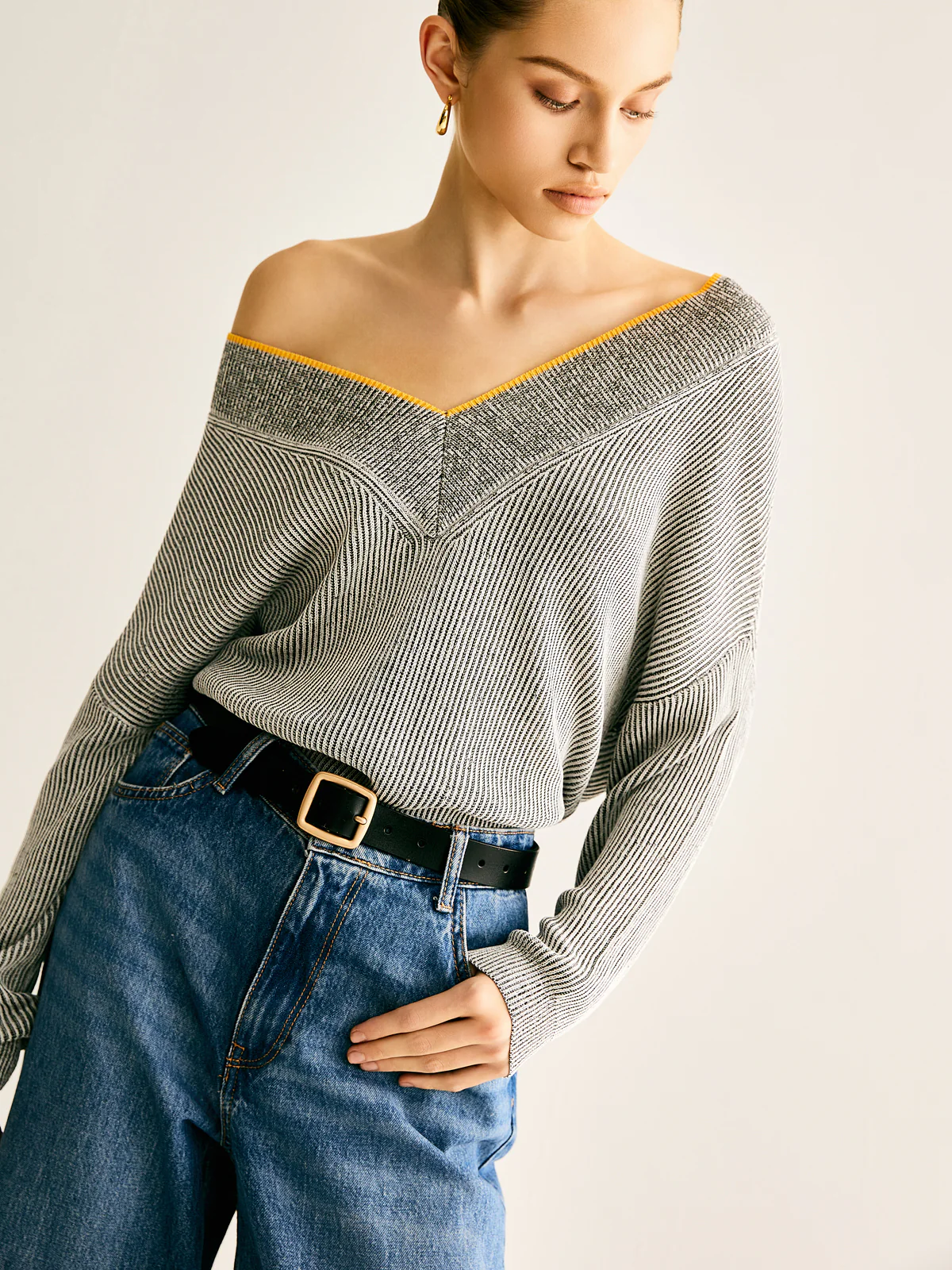 V-Neck Two-Tone Rib Knit Top - Image 3