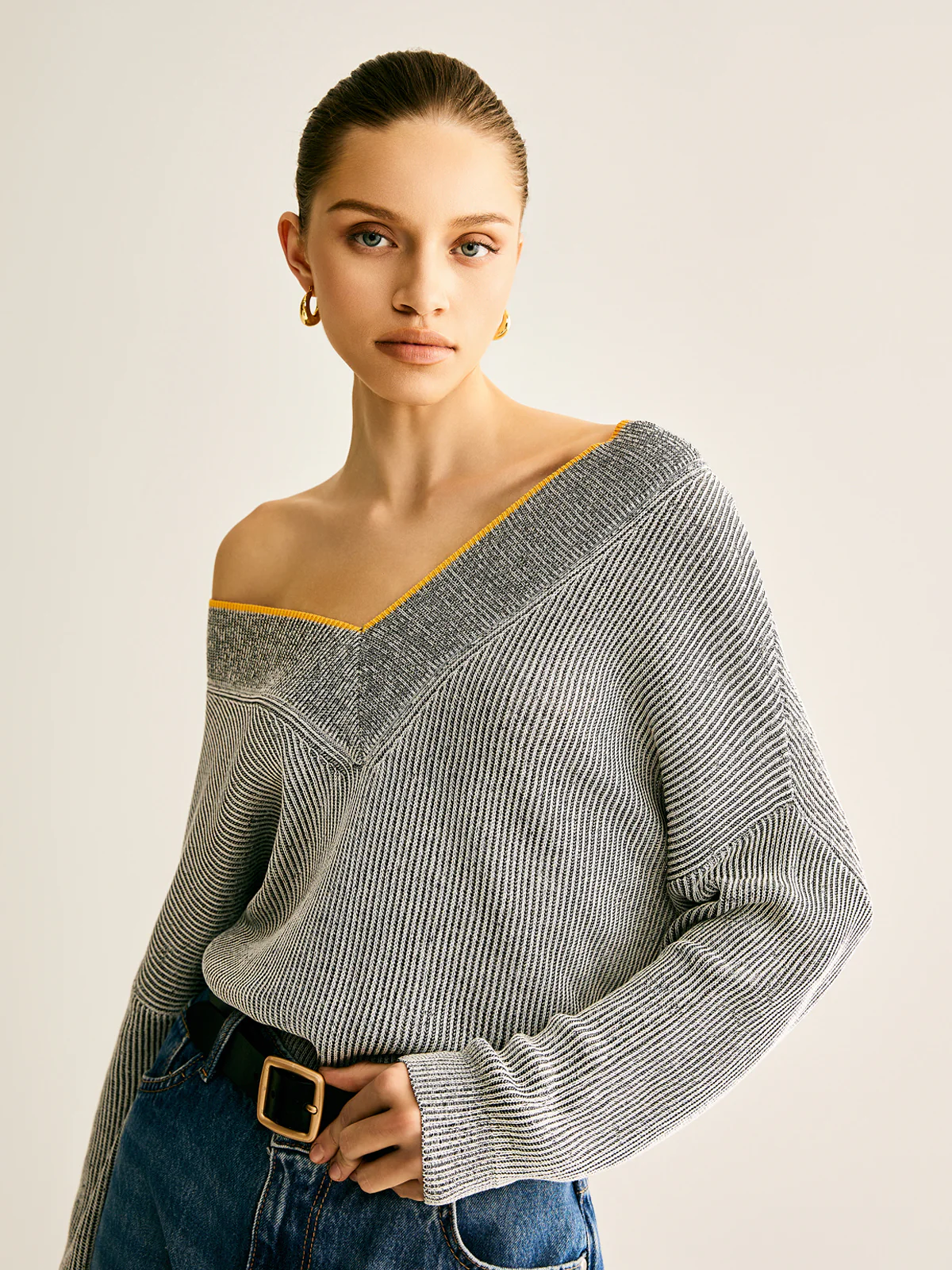 V-Neck Two-Tone Rib Knit Top - Image 5