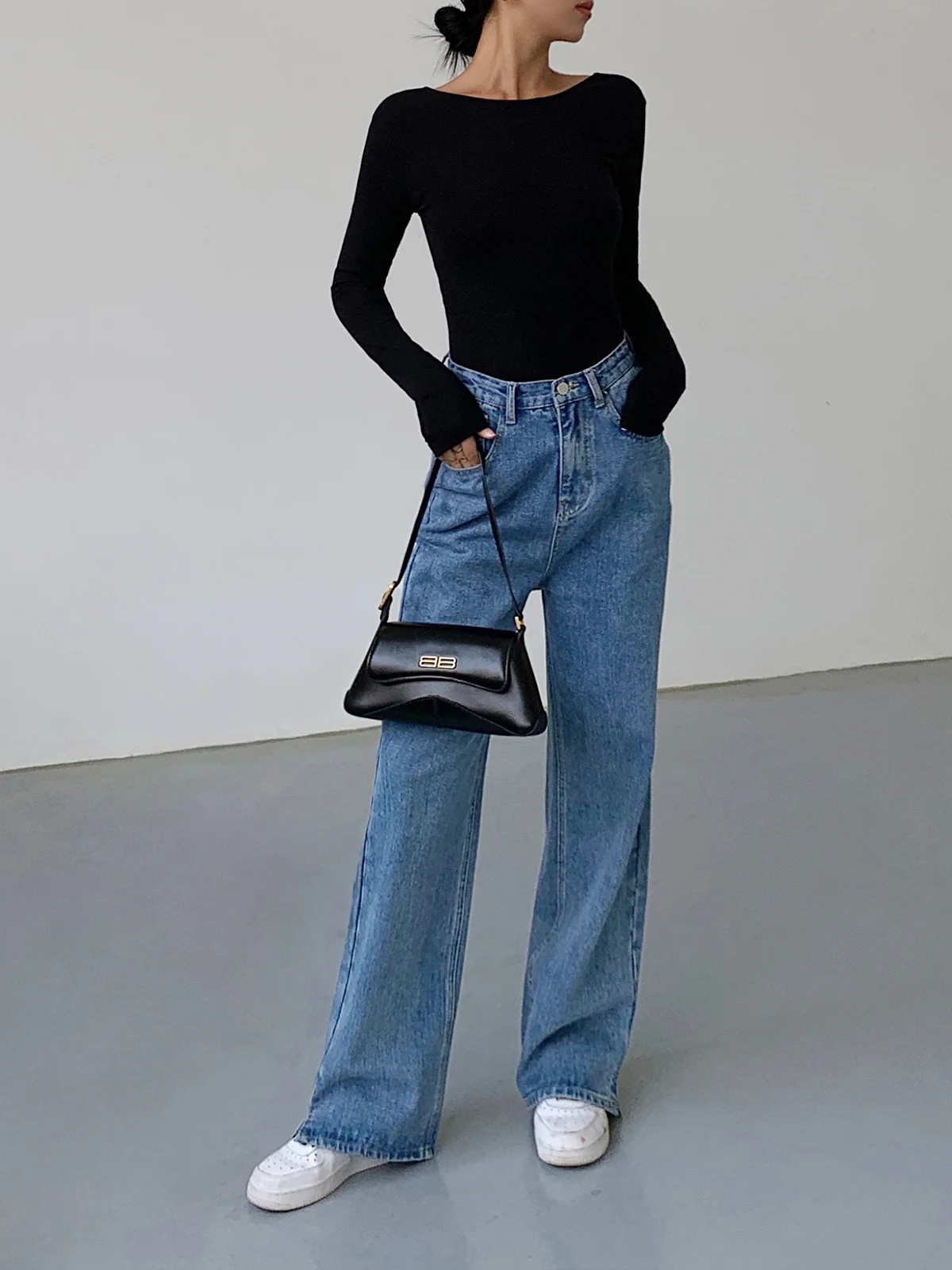 V-Shape Open Back Long Sleeve Shirt - Image 4