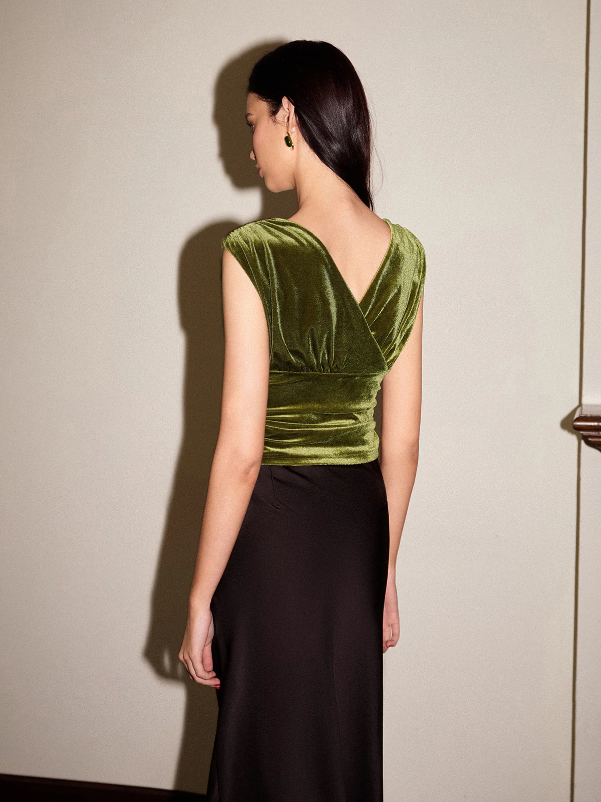 Velvet Pleated Cinched Waist Crop Tank Top - Image 4