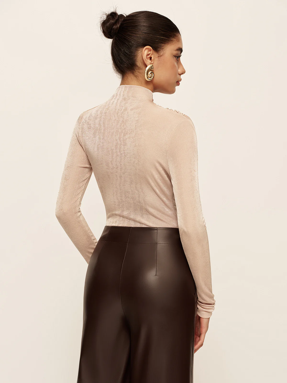 Versatile Ruched Slim T-Shirt - Image 6