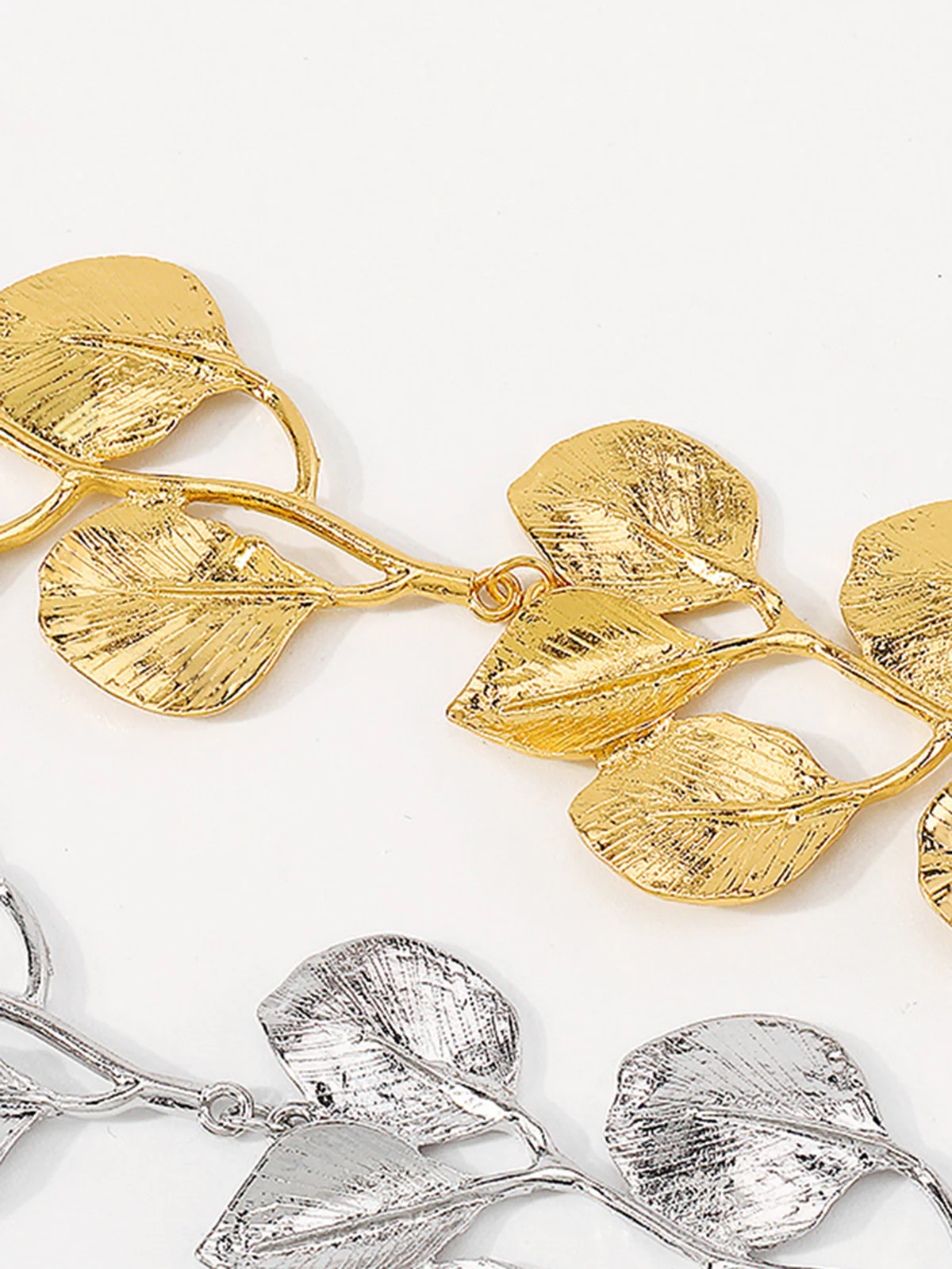 Vintage Alloy Leaf Design Necklace - Image 3