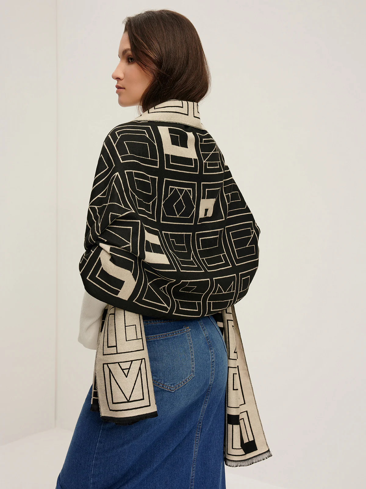 Vintage Two Tone  Letters Scarf - Image 4
