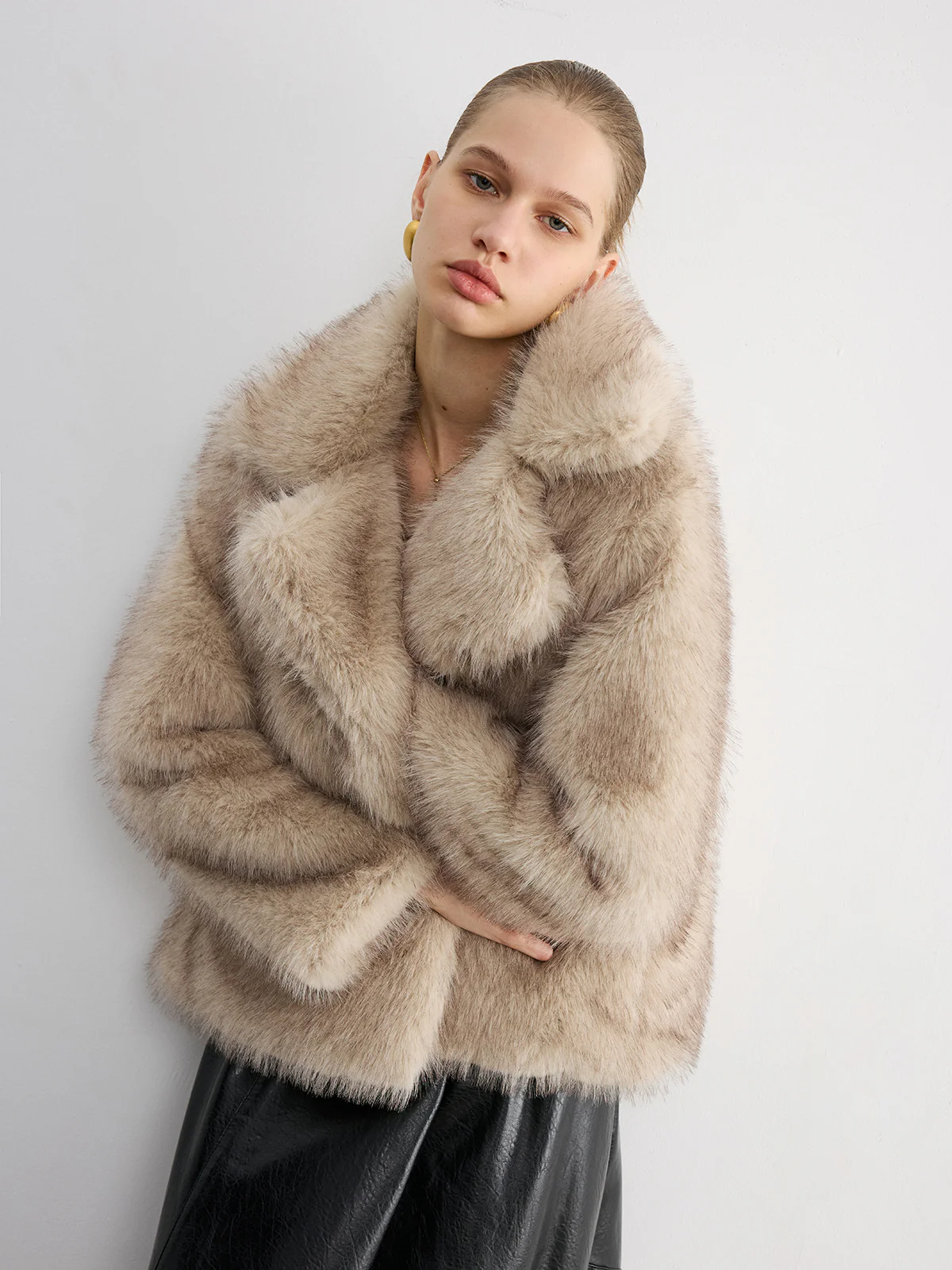 Wide Lapel Faux Fur Cropped Coat - Image 5