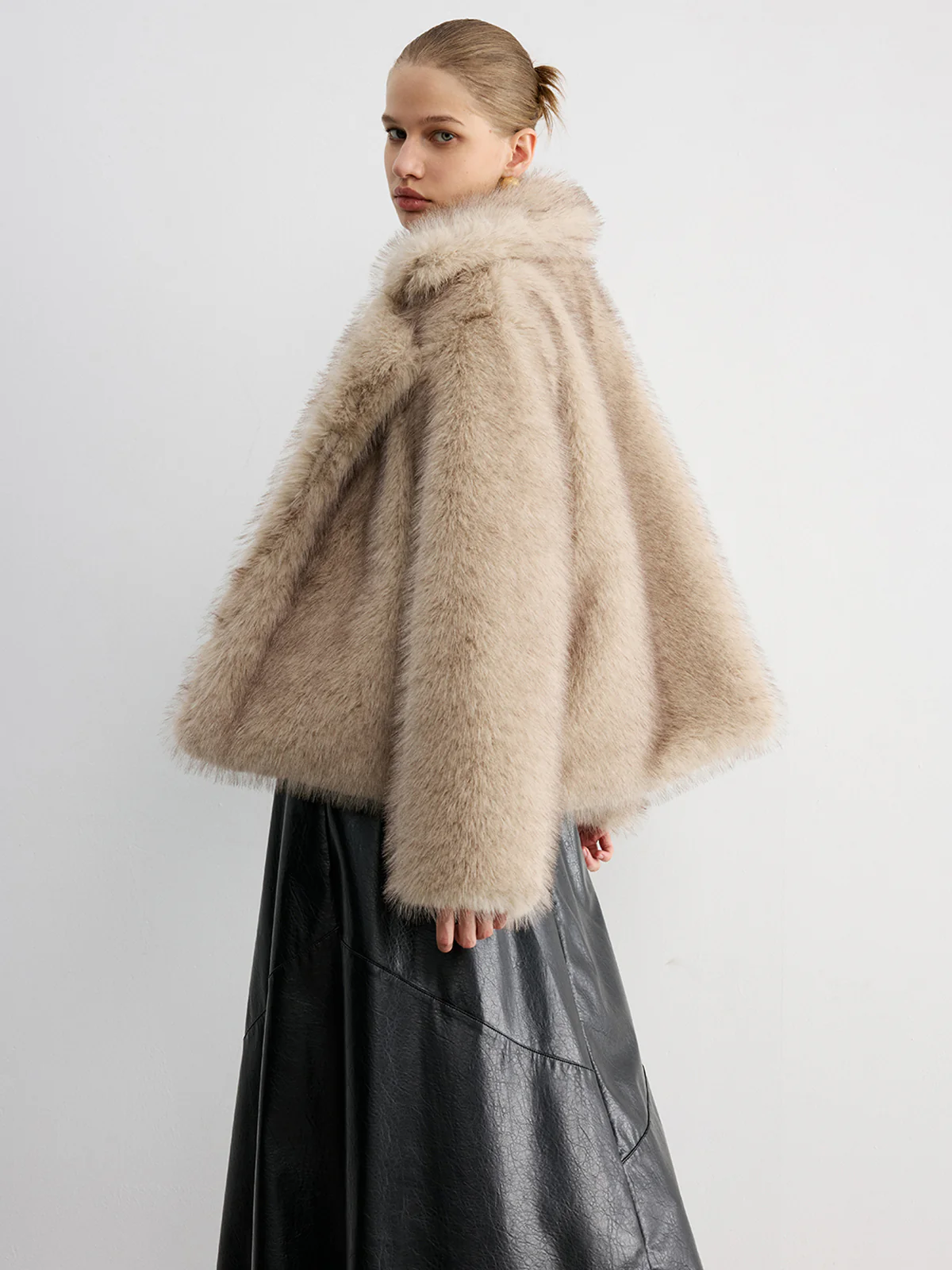 Wide Lapel Faux Fur Cropped Coat - Image 6