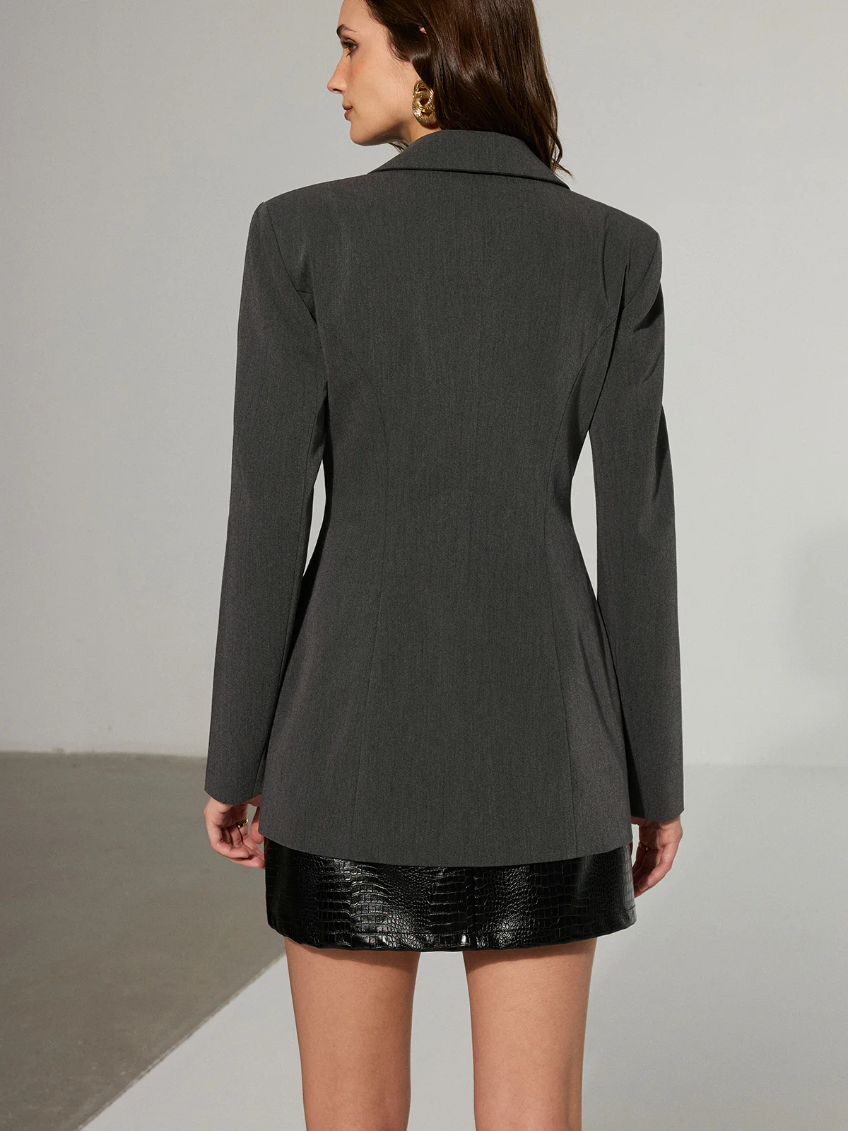 Wide-Shoulder Cinched Waist Blazer - Image 5