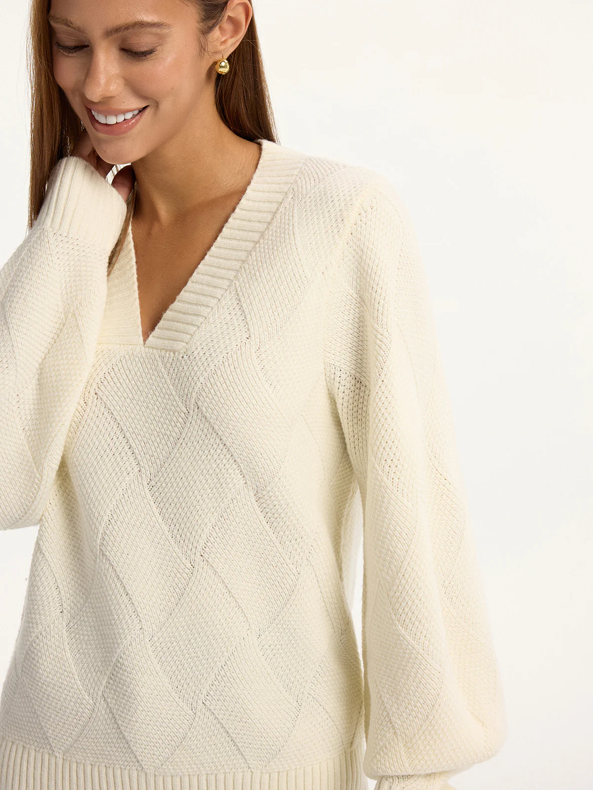 Wool-Blend Argyle Textured V-Neck Sweater - Image 4