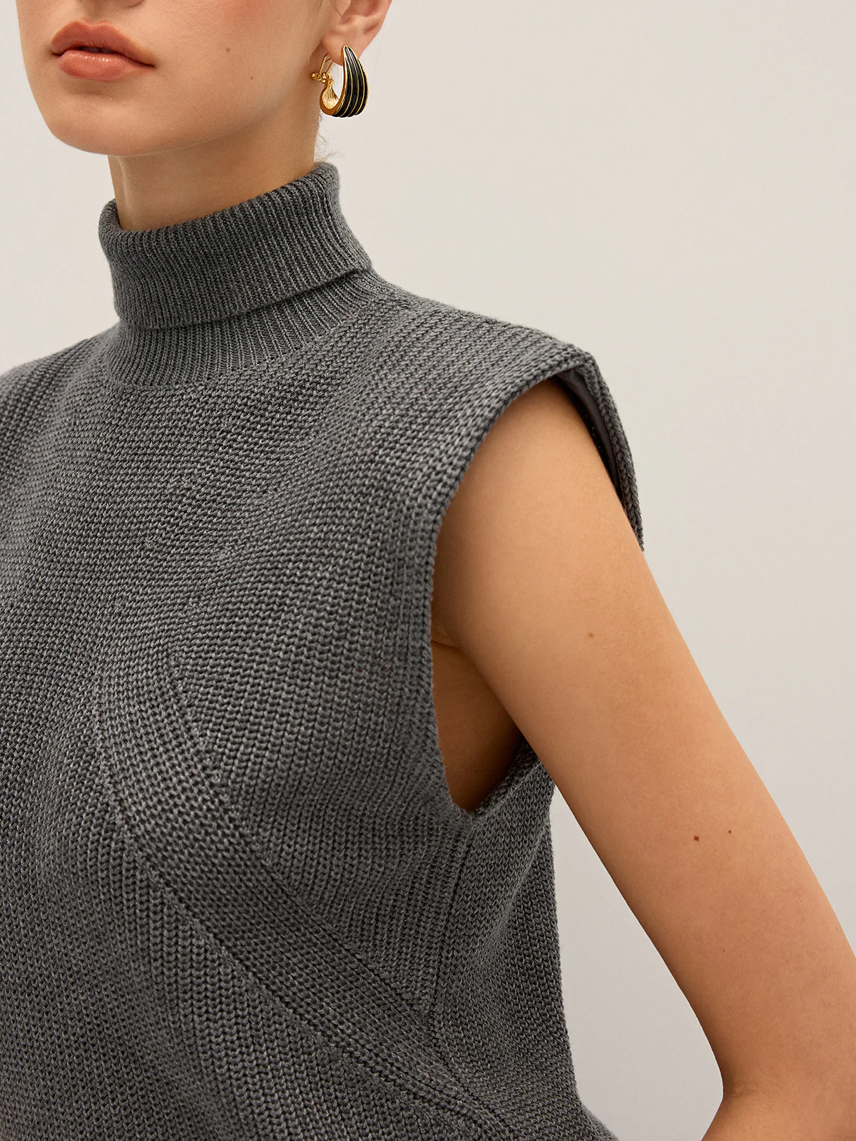 Wool-Blend Turtleneck Sleeveless Sweater Vest - Image 5